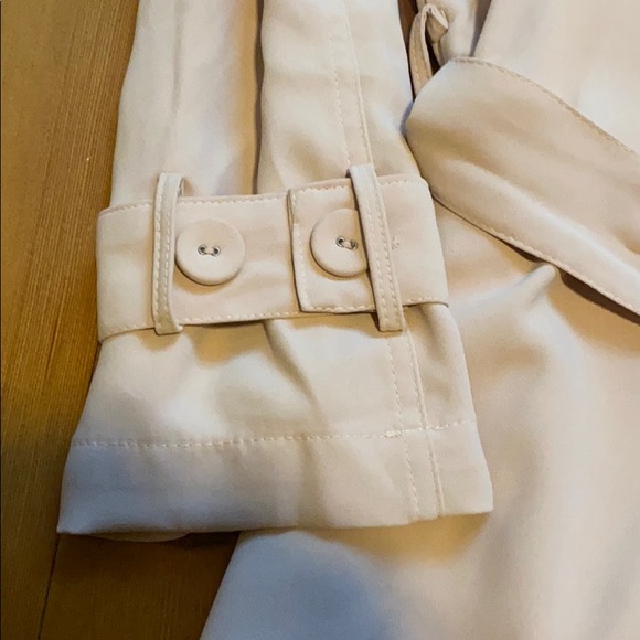Cream trench coat - Picture 3 of 6